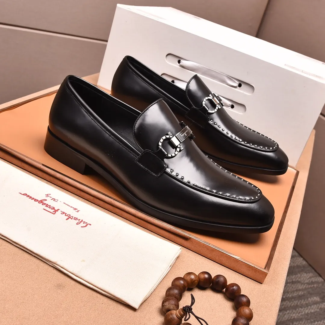 Men's shoes 💰540📛📛(water-dyed cowhide) Salvatore Ferragamo high-end (Salvatore Ferragamo) is the world's top luxury footwear brand. It comes from the fashion kingdom of Italy and is famous all over the world for its traditional handmade design and novel styles...🚶🏻🚶🏻New suit shoes are available simultaneously at the counter. This model is purely handmade. The fabric is imported from Italy's original first-layer cowhide. Soft water-dyed cowhide lining. Original authentic outsole🌀🌀Size: 38➖45